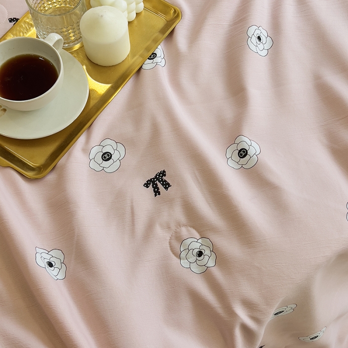 91家纺网 家纺一手货源 找家纺 梦莱斯 2023新款水洗棉麻印花夏被四件套 山茶花粉