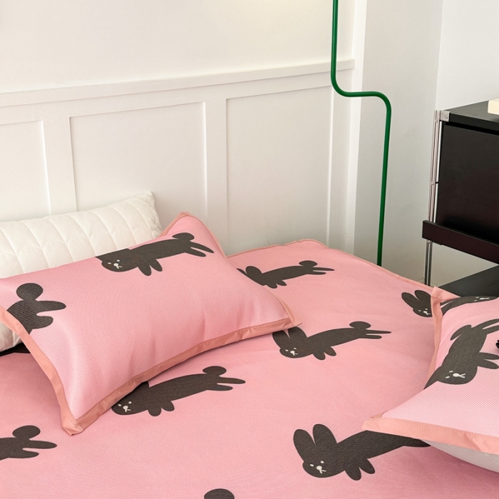 91家纺网 家纺一手货源 找家纺 昔可 2023新款高端数码冰藤席床笠款凉席 blackpink 兔