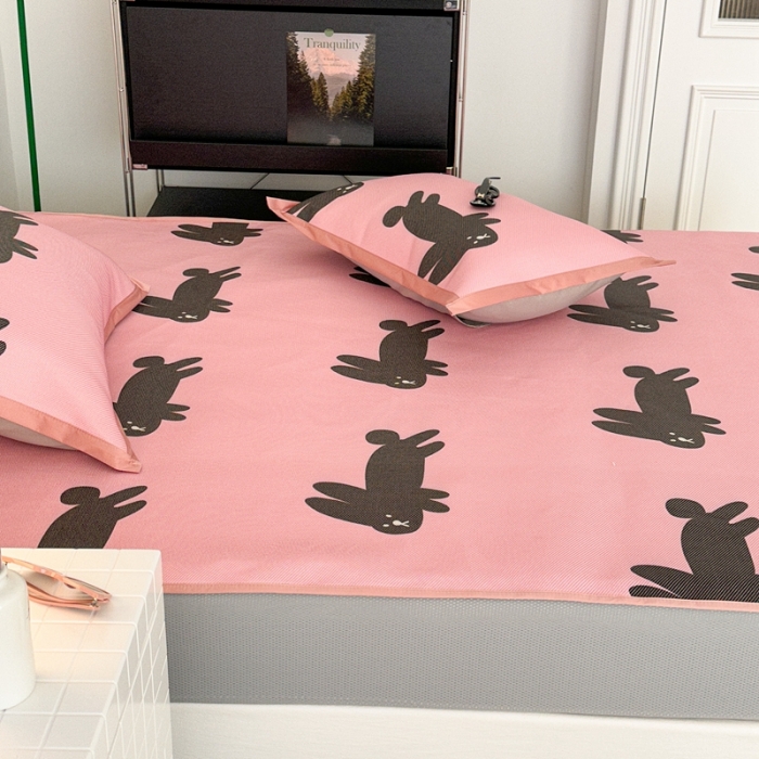 91家纺网 家纺一手货源 找家纺 昔可 2023新款高端数码冰藤席床笠款凉席 blackpink 兔