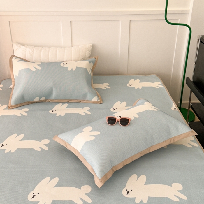 91家纺网 家纺一手货源 找家纺 昔可 2023新款高端数码冰藤席床笠款凉席 蓝底兔