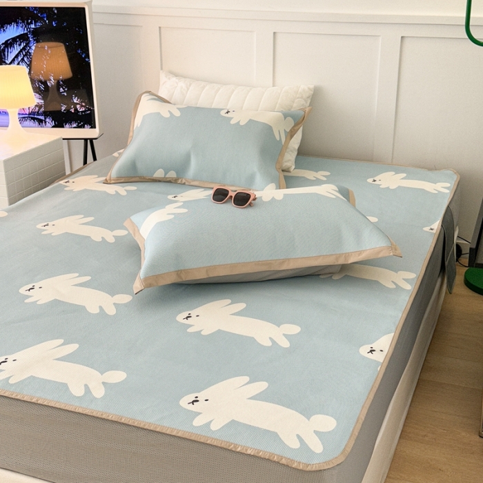 91家纺网 家纺一手货源 找家纺 昔可 2023新款高端数码冰藤席床笠款凉席 蓝底兔