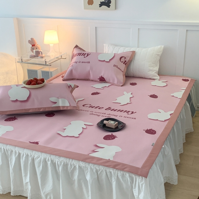 91家纺网 家纺一手货源 找家纺 昔可 2023新款高端数码冰藤席床席款凉席 草莓小兔