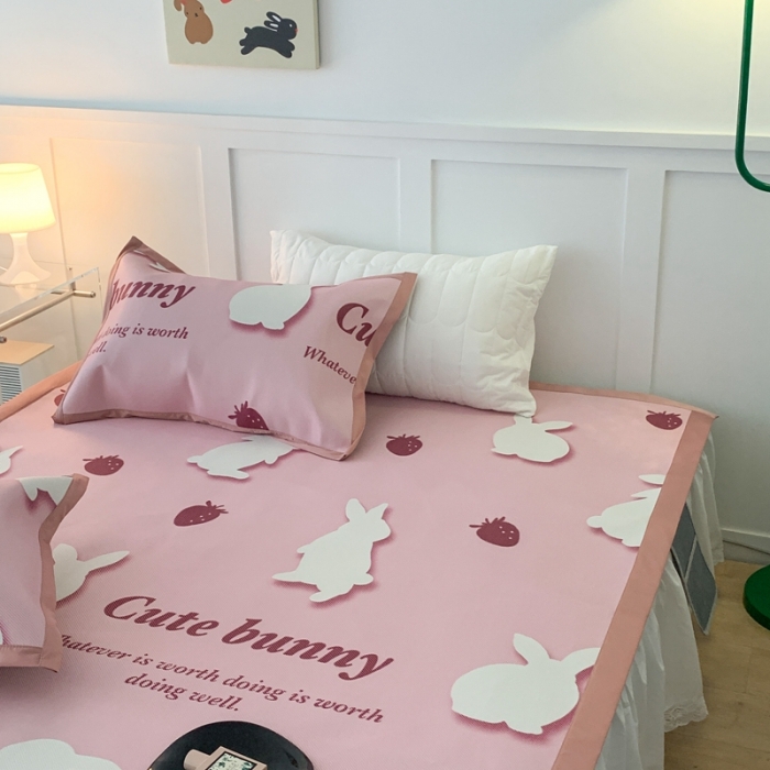 91家纺网 家纺一手货源 找家纺 昔可 2023新款高端数码冰藤席床席款凉席 草莓小兔