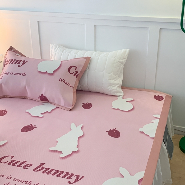 91家纺网 家纺一手货源 找家纺 昔可 2023新款高端数码冰藤席床席款凉席 草莓小兔