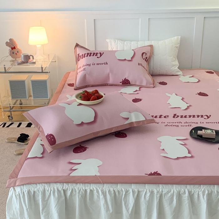 91家纺网 家纺一手货源 找家纺 昔可 2023新款高端数码冰藤席床席款凉席 草莓小兔