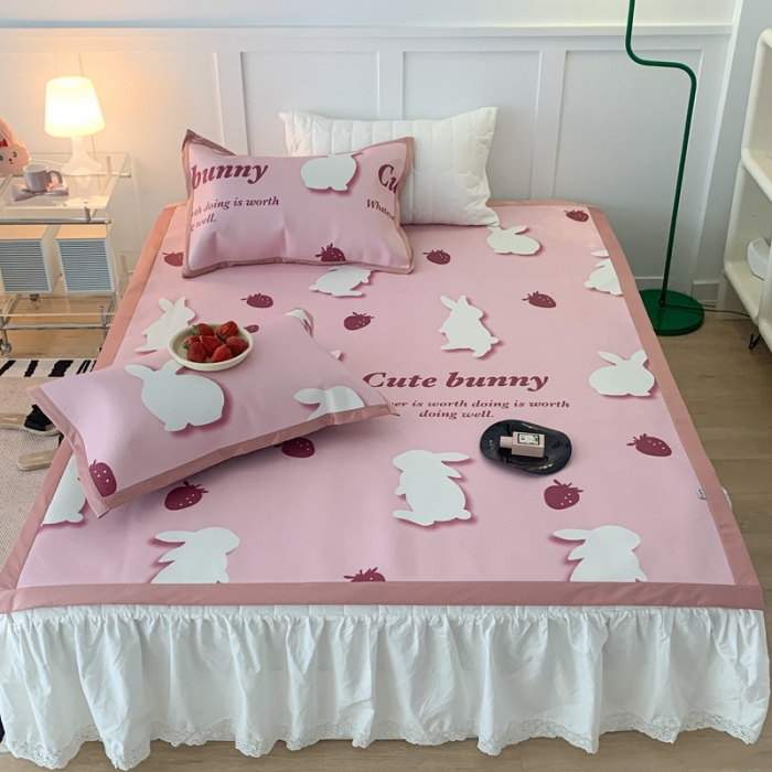 91家纺网 家纺一手货源 找家纺 昔可 2023新款高端数码冰藤席床席款凉席 草莓小兔