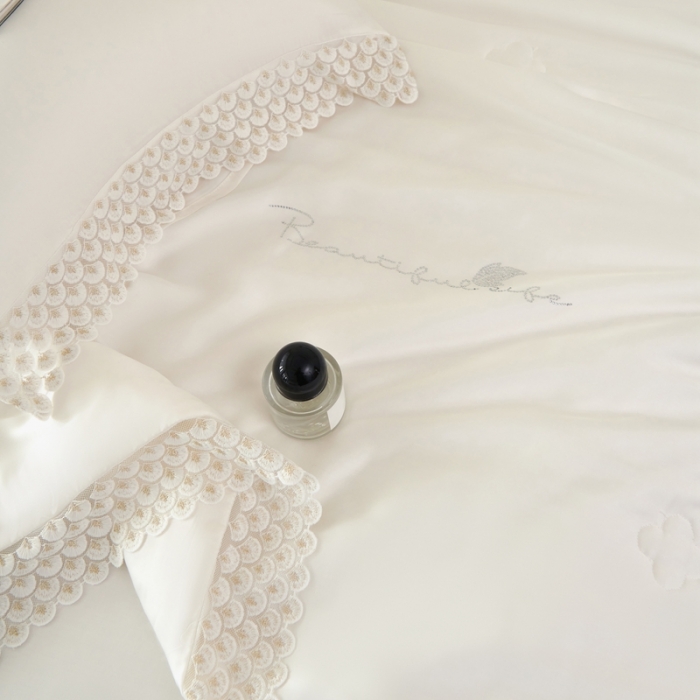 91家纺网 家纺一手货源 找家纺 榻尚家居 2023新款60支法式蕾丝天丝夏被四件套 法式 白