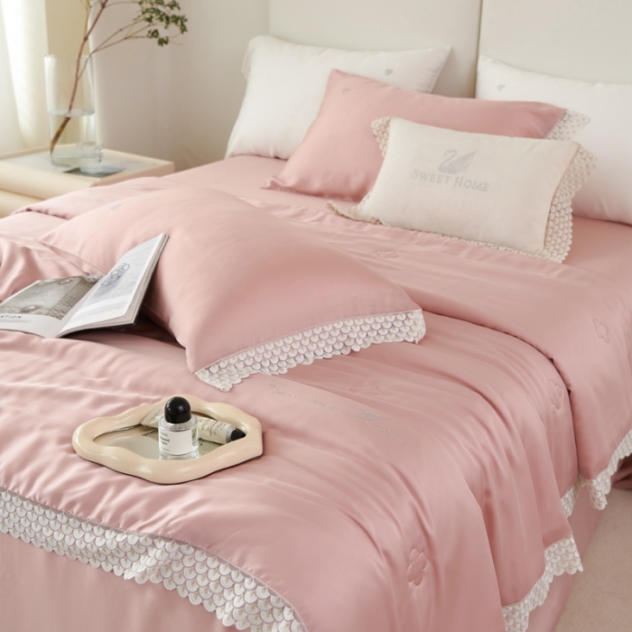 91家纺网 家纺一手货源 找家纺 榻尚家居 2023新款60支法式蕾丝天丝夏被四件套 法式 粉