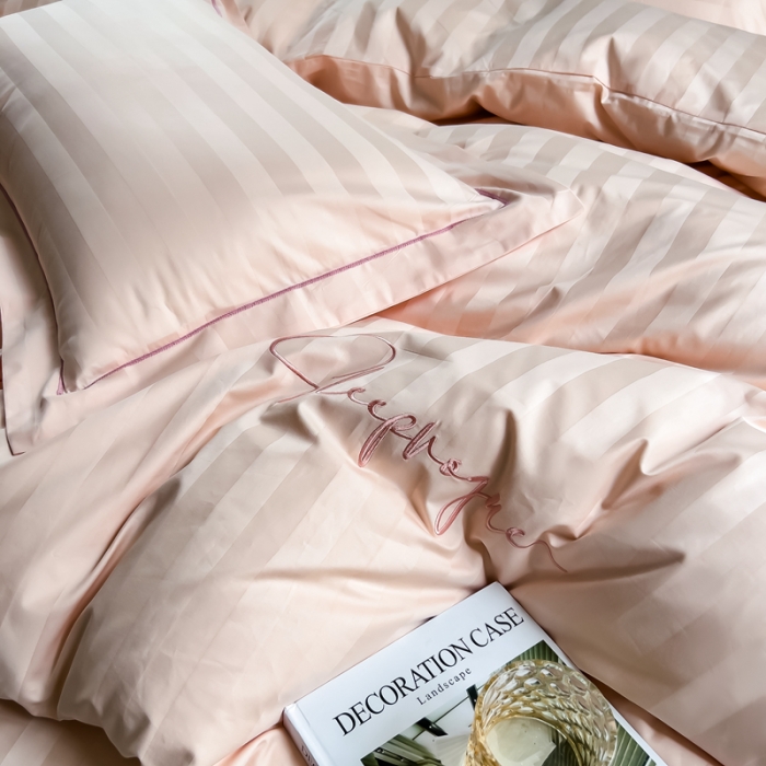 91家纺网 家纺一手货源 找家纺 品乐 2023新款 60支长绒棉提花条纹被套 条纹浅玉