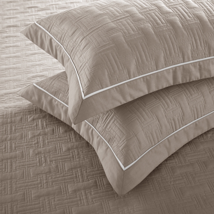 91家纺网 家纺一手货源 找家纺 优乐2023新款唐顿夹棉枕头套 唐顿-都市驼