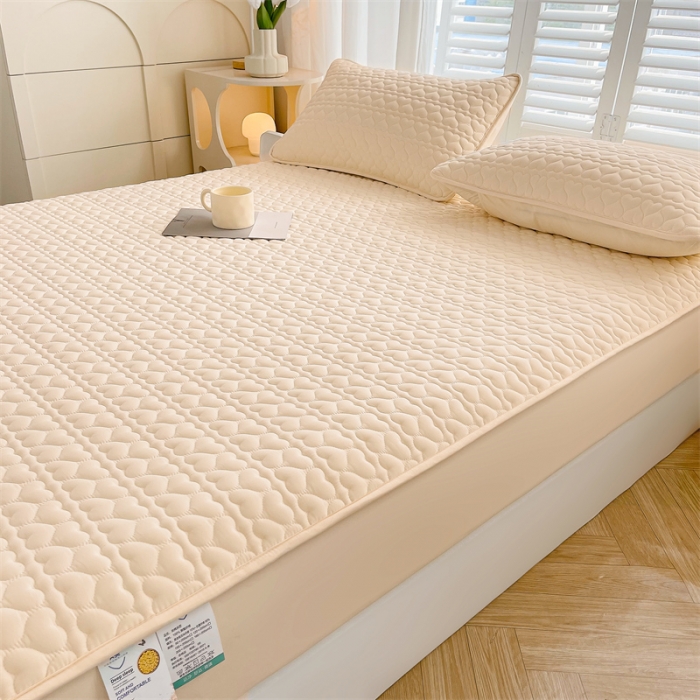 91家纺网 家纺一手货源 找家纺 雯豆家纺 2023新款高克重磨毛夹棉床笠纯色水洗棉床垫保护套 爱心款床笠-奶咖