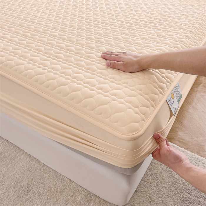 91家纺网 家纺一手货源 找家纺 雯豆家纺 2023新款高克重磨毛夹棉床笠纯色水洗棉床垫保护套 爱心款床笠-奶咖