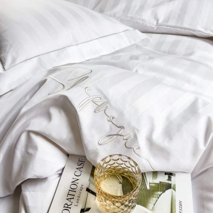 91家纺网 家纺一手货源 找家纺 慕尚 2025新款60支长绒棉提花条纹系列四件套 条纹白色