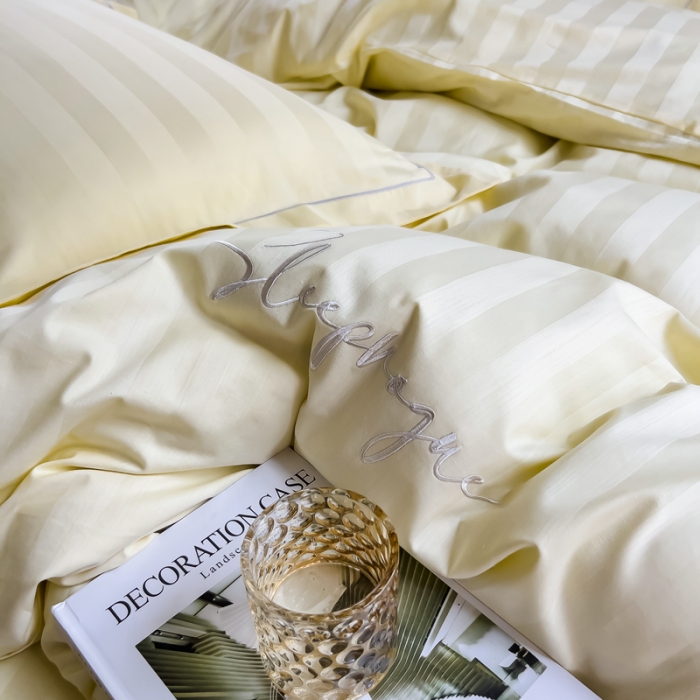 91家纺网 家纺一手货源 找家纺 慕尚 2025新款60支长绒棉提花条纹系列四件套 条纹米黄