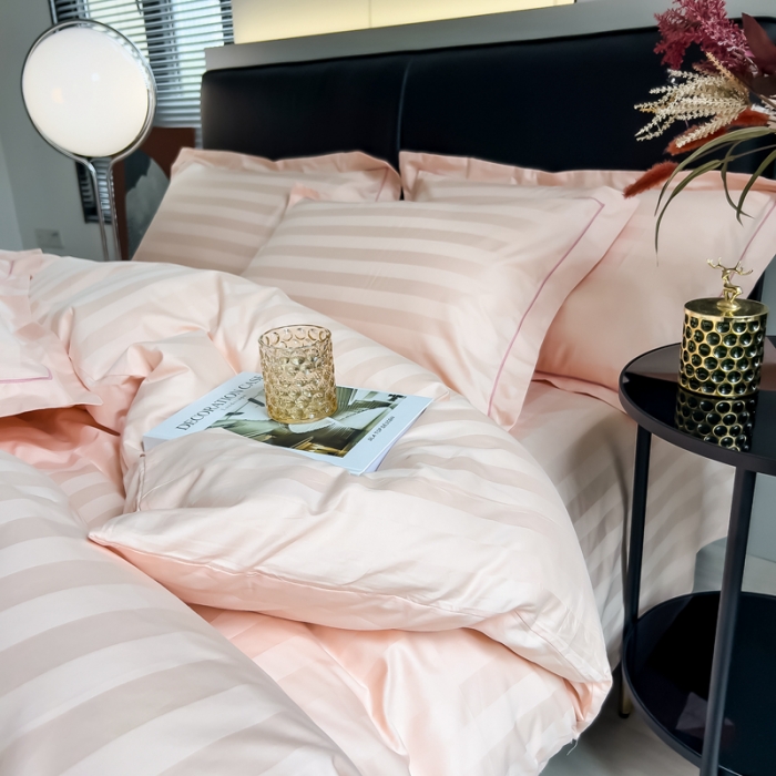 91家纺网 家纺一手货源 找家纺 慕尚 2025新款60支长绒棉提花条纹系列四件套 条纹浅玉