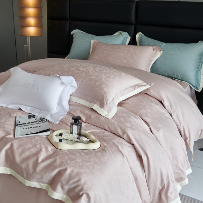 91家纺网 家纺一手货源 找家纺 榻尚家居 2023新款纯棉贡缎提花四件套（会员-10） 烟粉