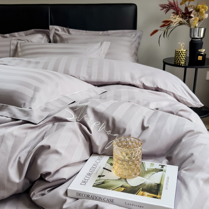 91家纺网 家纺一手货源 找家纺 慕尚 2025新款60支长绒棉提花条纹系列单品被套 条纹灰色