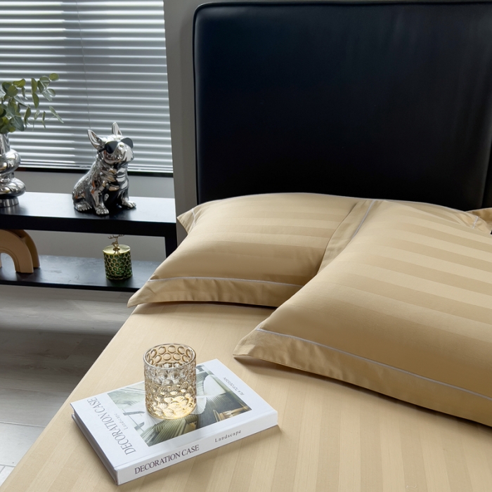 91家纺网 家纺一手货源 找家纺 慕尚 2025新款60支长绒棉提花条纹系列单品枕套 条纹卡其