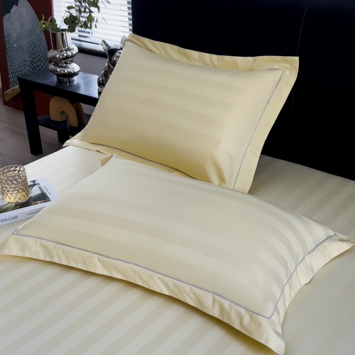 91家纺网 家纺一手货源 找家纺 慕尚 2025新款60支长绒棉提花条纹系列单品枕套 条纹米黄