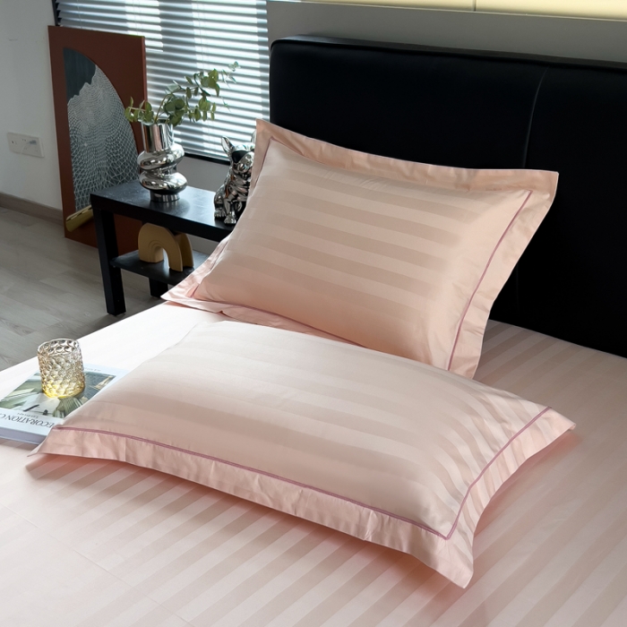 91家纺网 家纺一手货源 找家纺 慕尚 2025新款60支长绒棉提花条纹系列单品枕套 条纹浅玉