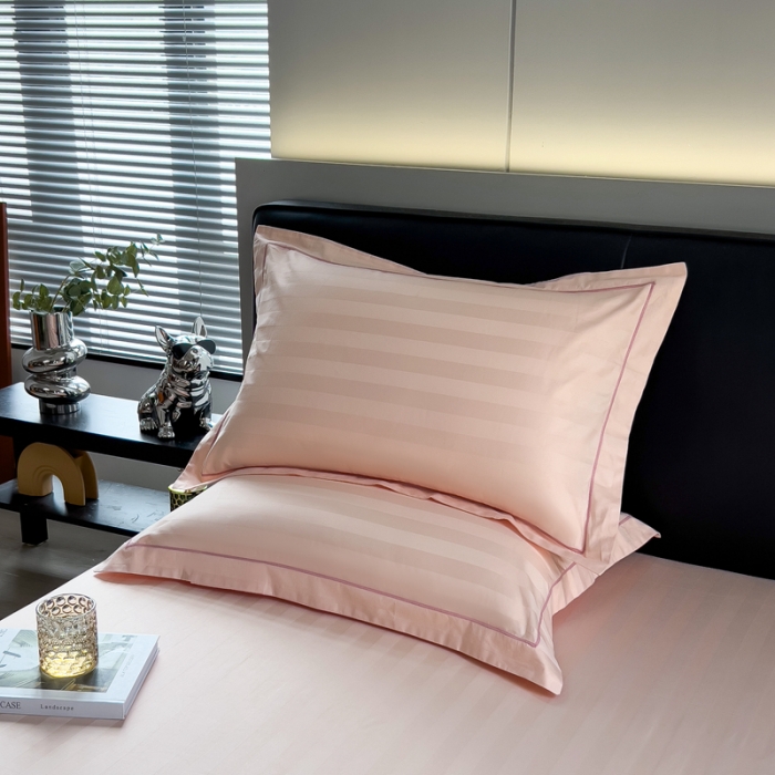 91家纺网 家纺一手货源 找家纺 慕尚 2025新款60支长绒棉提花条纹系列单品枕套 条纹浅玉