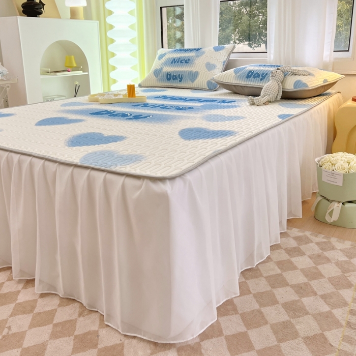 91家纺网 家纺一手货源 找家纺 慕尚 2025新款花边凉感丝乳胶凉席床席床裙款 ins爱心