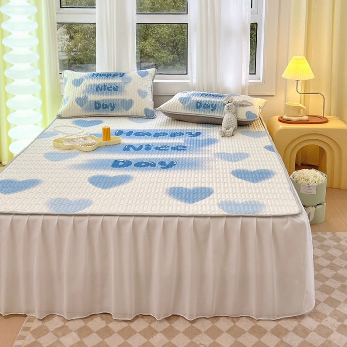 91家纺网 家纺一手货源 找家纺 慕尚 2025新款花边凉感丝乳胶凉席床席床裙款 ins爱心