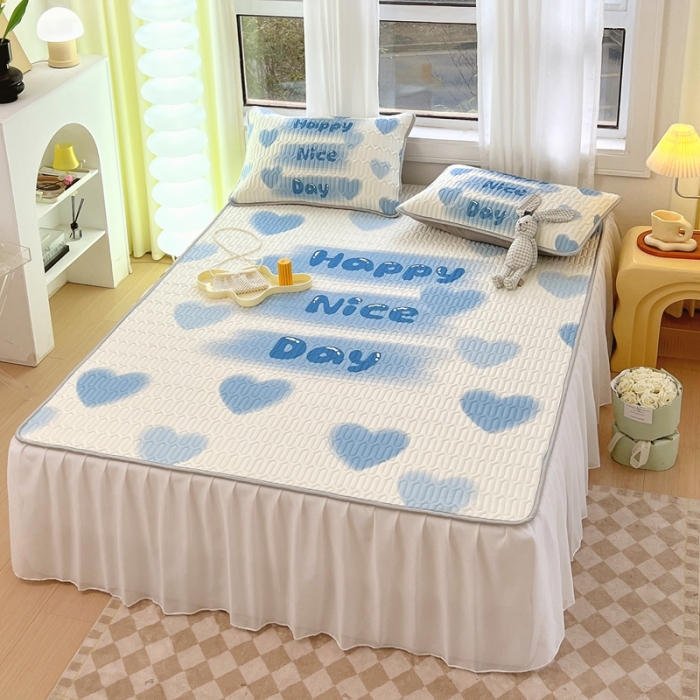 91家纺网 家纺一手货源 找家纺 慕尚 2025新款花边凉感丝乳胶凉席床席床裙款 ins爱心