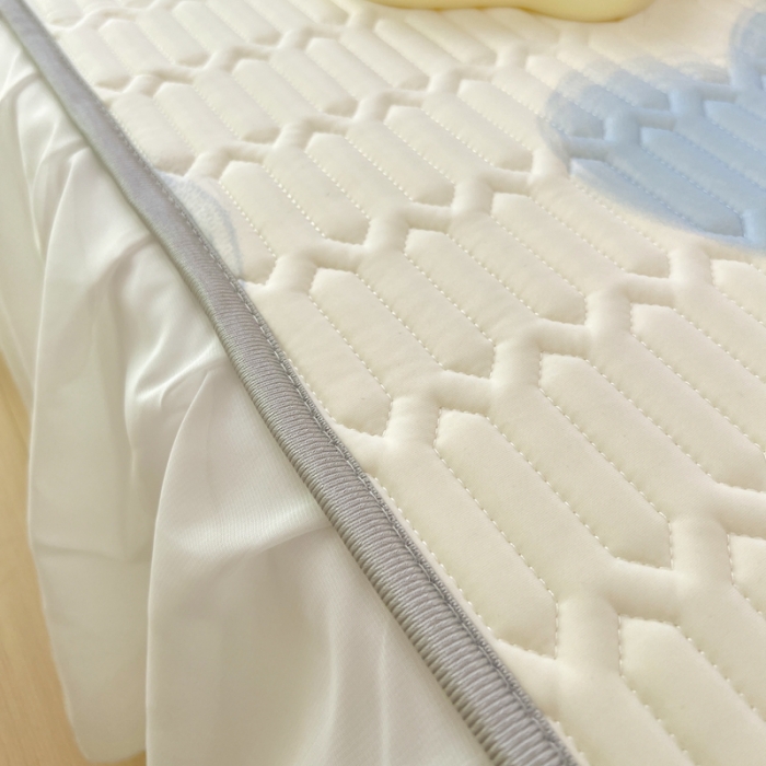 91家纺网 家纺一手货源 找家纺 慕尚 2025新款花边凉感丝乳胶凉席床席床裙款 ins爱心