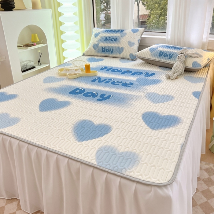 91家纺网 家纺一手货源 找家纺 慕尚 2025新款花边凉感丝乳胶凉席床席床裙款 ins爱心