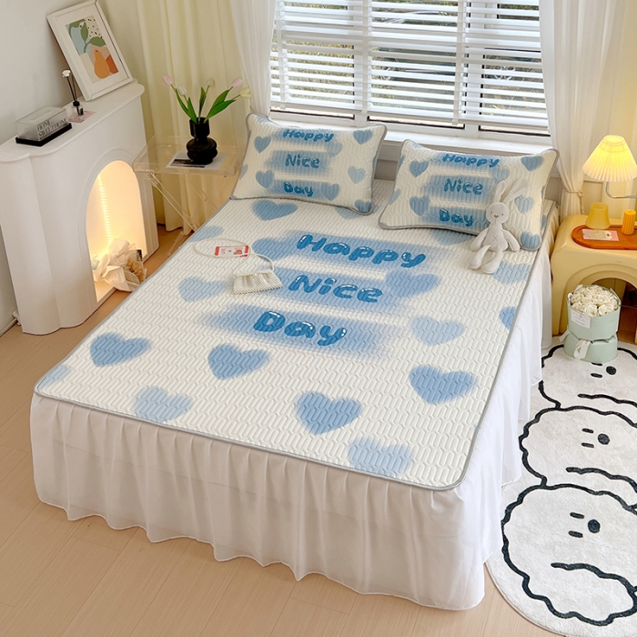 91家纺网 家纺一手货源 找家纺 慕尚 2025新款花边凉感丝乳胶凉席床席床裙款 ins爱心-场景二