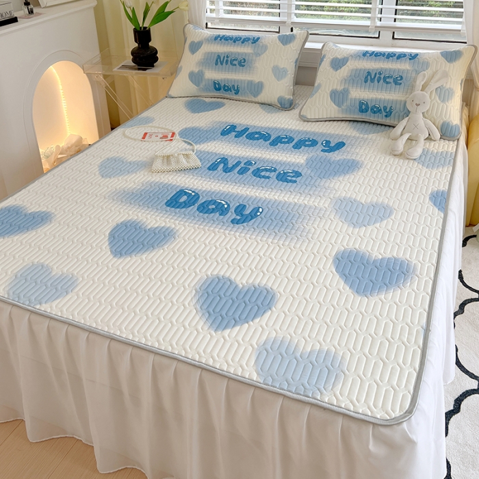 91家纺网 家纺一手货源 找家纺 慕尚 2025新款花边凉感丝乳胶凉席床席床裙款 ins爱心-场景二