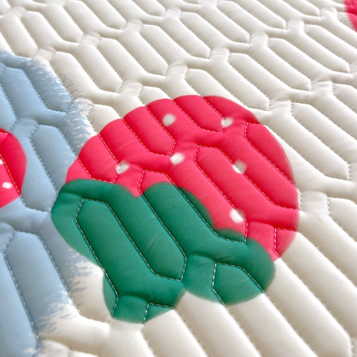 91家纺网 家纺一手货源 找家纺 慕尚 2025新款花边凉感丝乳胶凉席床席床裙款 草莓熊