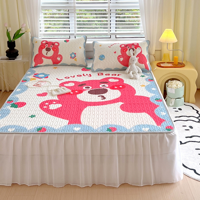 91家纺网 家纺一手货源 找家纺 慕尚 2025新款花边凉感丝乳胶凉席床席床裙款 草莓熊