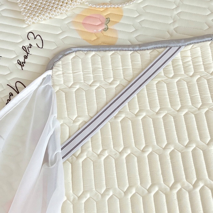 91家纺网 家纺一手货源 找家纺 慕尚 2025新款花边凉感丝乳胶凉席床席床裙款 笨笨熊