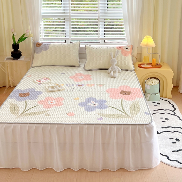 91家纺网 家纺一手货源 找家纺 慕尚 2025新款花边凉感丝乳胶凉席床席床裙款 笨笨熊