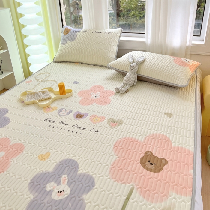 91家纺网 家纺一手货源 找家纺 慕尚 2025新款花边凉感丝乳胶凉席床席床裙款 笨笨熊