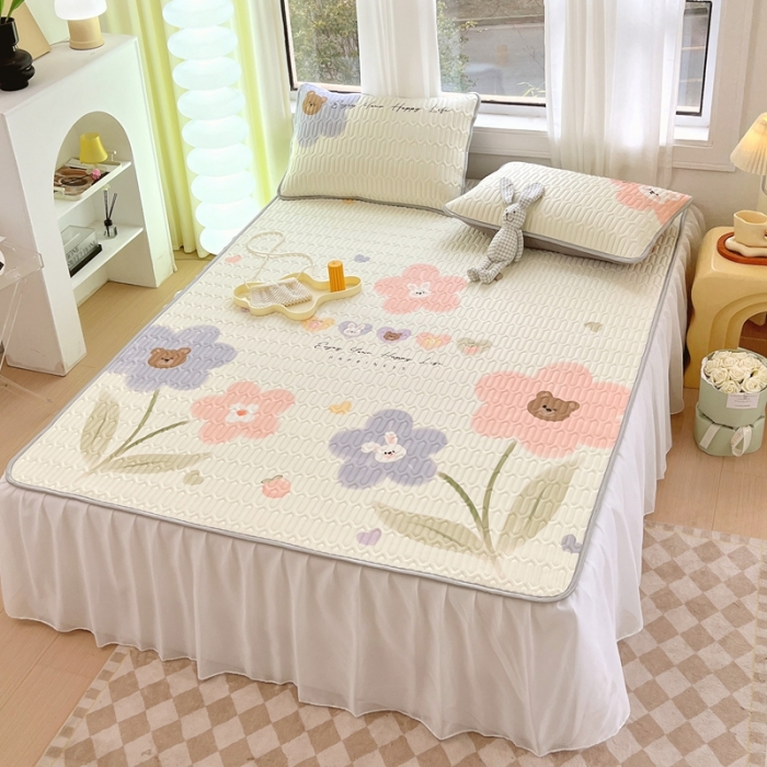 91家纺网 家纺一手货源 找家纺 慕尚 2025新款花边凉感丝乳胶凉席床席床裙款 笨笨熊