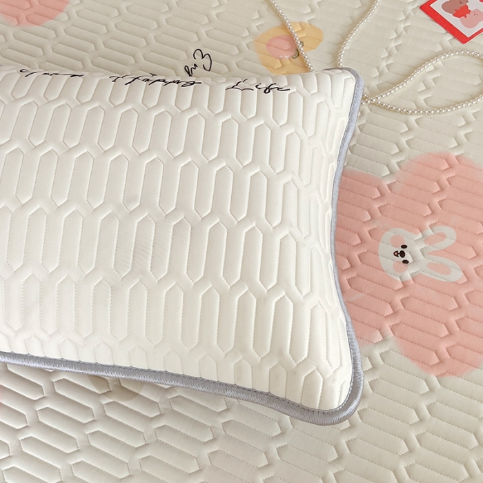 91家纺网 家纺一手货源 找家纺 慕尚 2025新款花边凉感丝乳胶凉席床席床裙款 笨笨熊