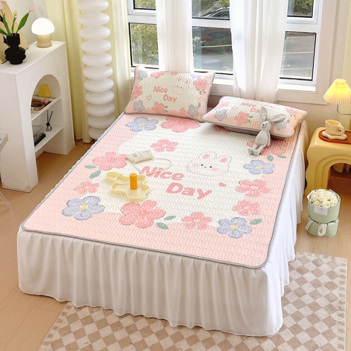 91家纺网 家纺一手货源 找家纺 慕尚 2025新款花边凉感丝乳胶凉席床席床裙款 花田小兔