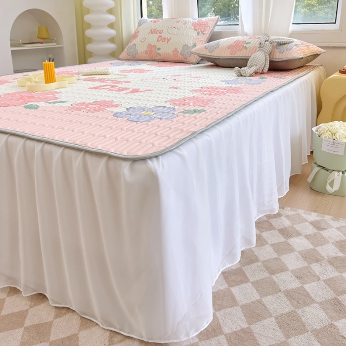 91家纺网 家纺一手货源 找家纺 慕尚 2025新款花边凉感丝乳胶凉席床席床裙款 花田小兔