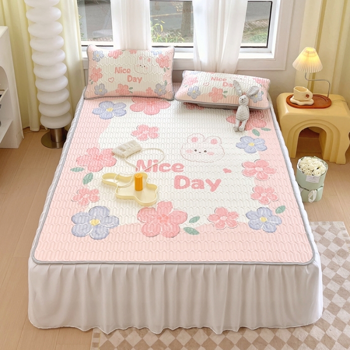 91家纺网 家纺一手货源 找家纺 慕尚 2025新款花边凉感丝乳胶凉席床席床裙款 花田小兔