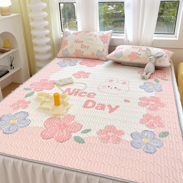 91家纺网 家纺一手货源 找家纺 慕尚 2025新款花边凉感丝乳胶凉席床席床裙款 花田小兔