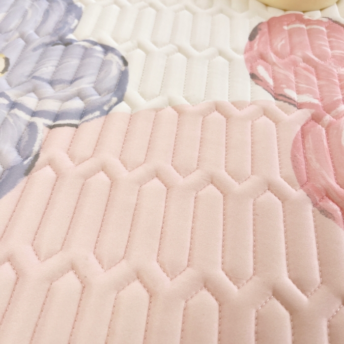 91家纺网 家纺一手货源 找家纺 慕尚 2025新款花边凉感丝乳胶凉席床席床裙款 花田小兔