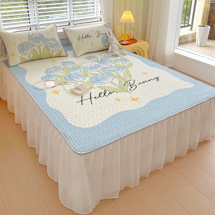 91家纺网 家纺一手货源 找家纺 慕尚 2025新款花边凉感丝乳胶凉席床席床裙款 蓝斯兔