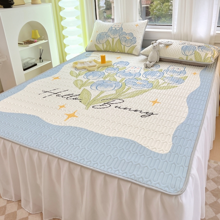 91家纺网 家纺一手货源 找家纺 慕尚 2025新款花边凉感丝乳胶凉席床席床裙款 蓝斯兔