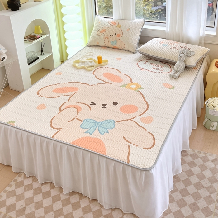 91家纺网 家纺一手货源 找家纺 慕尚 2025新款花边凉感丝乳胶凉席床席床裙款 萌兔