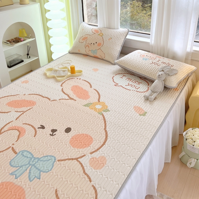 91家纺网 家纺一手货源 找家纺 慕尚 2025新款花边凉感丝乳胶凉席床席床裙款 萌兔