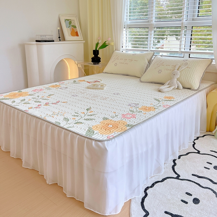 91家纺网 家纺一手货源 找家纺 慕尚 2025新款花边凉感丝乳胶凉席床席床裙款 清新花束