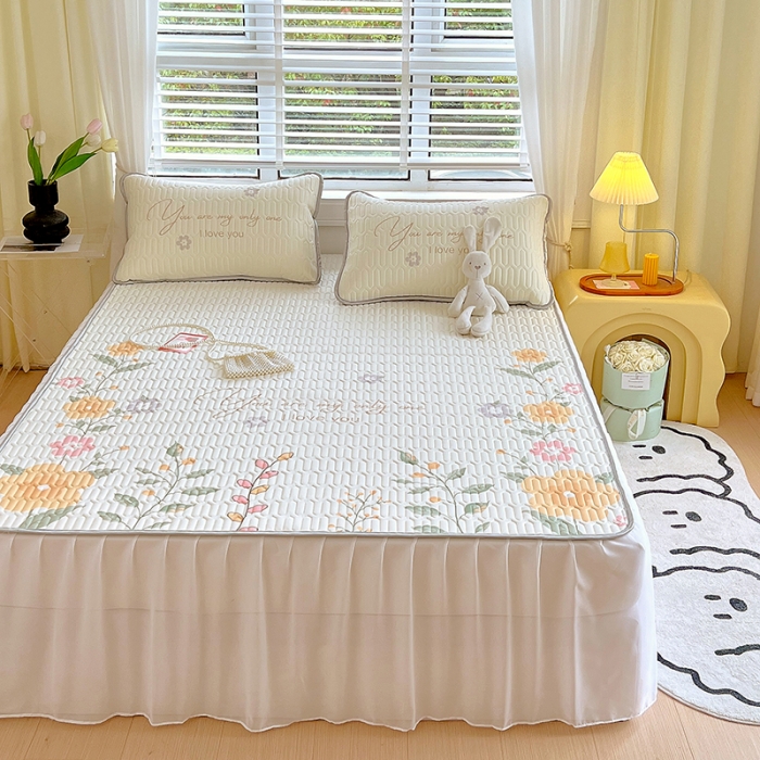 91家纺网 家纺一手货源 找家纺 慕尚 2025新款花边凉感丝乳胶凉席床席床裙款 清新花束